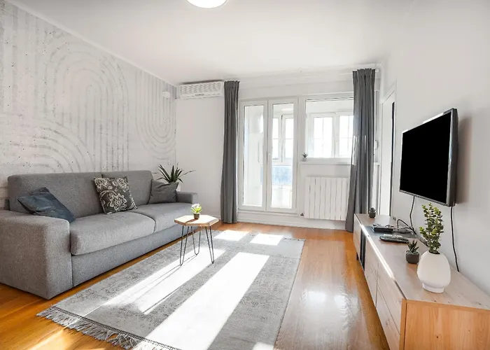 Sunshine Centre Apartment Free Parking