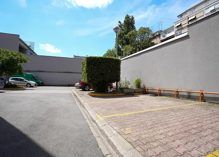 Sunshine Centre Apartment Free Parking