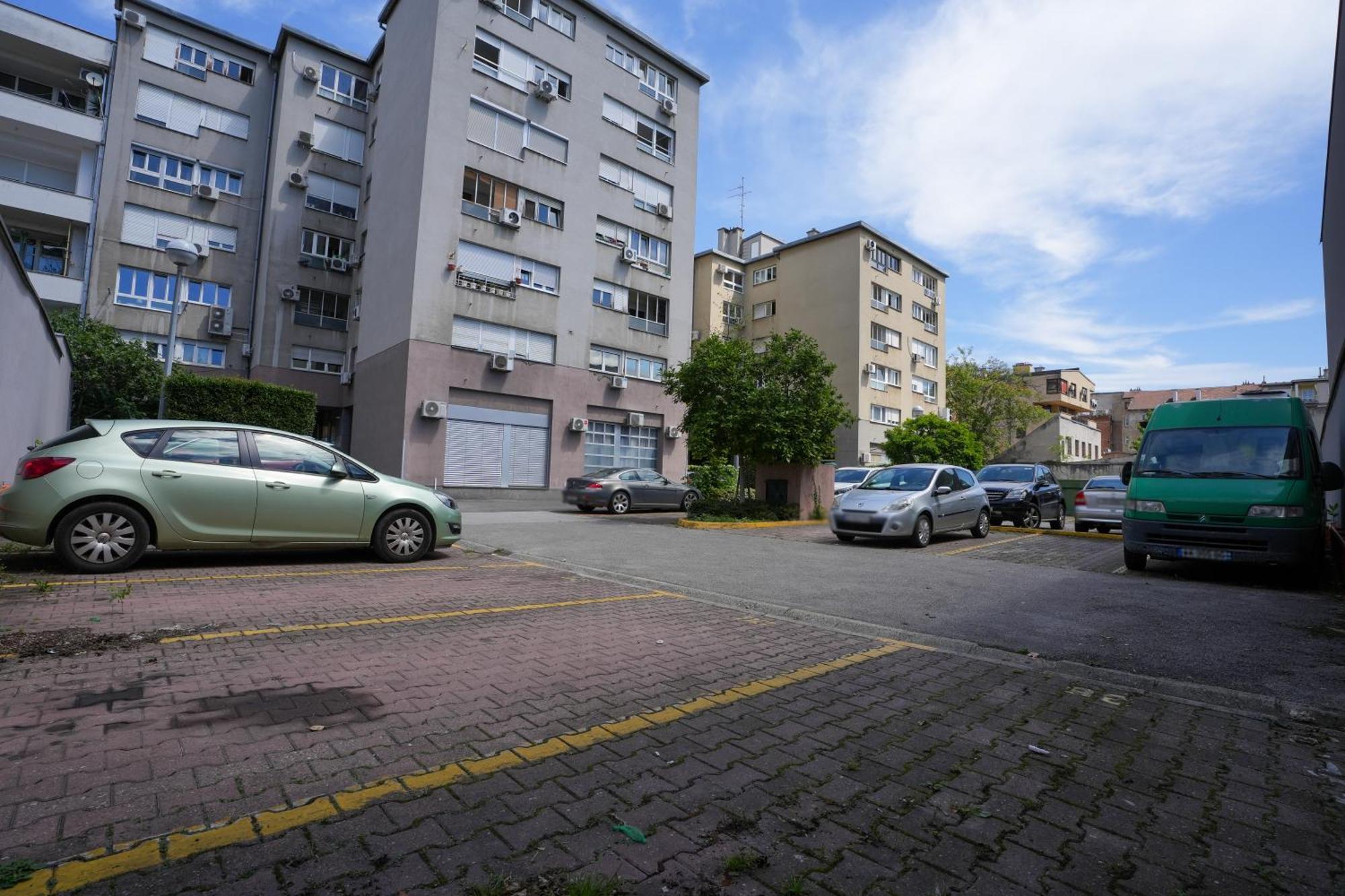 Sunshine Centre Free Parking *